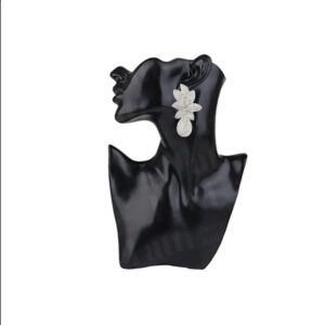 Luxury earrings Dubai, crystal flower earrings UAE, women jewelry Dubai, statement earrings Dubai, wedding earrings UAE, elegant jewelry Dubai, fashion accessories UAE.